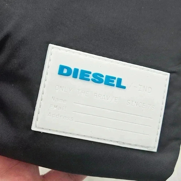 2 Diesel Black Discover Me Messenger Bag - Picture 3 of 12